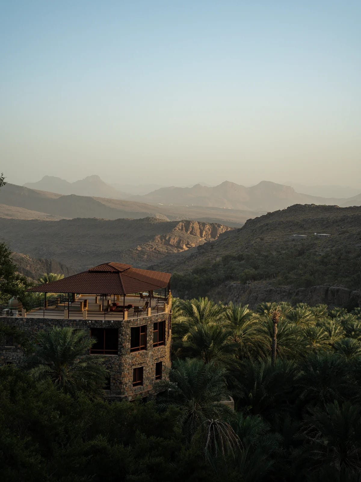 Portrait view of Misfat al-Abriyeen architecture